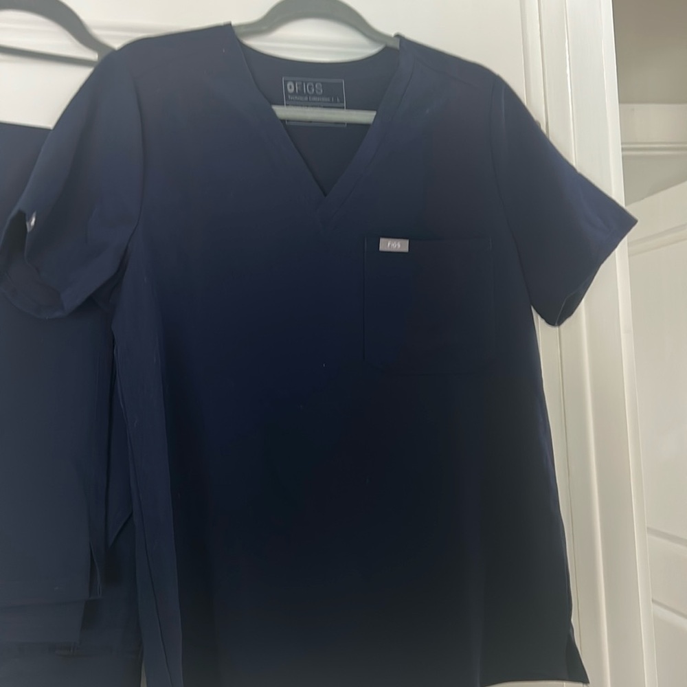 FIGS navy top